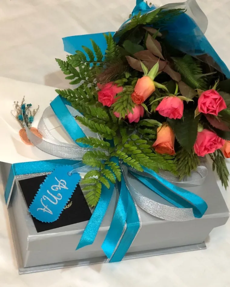 Cesta com flores entregue ao princípio da manhã