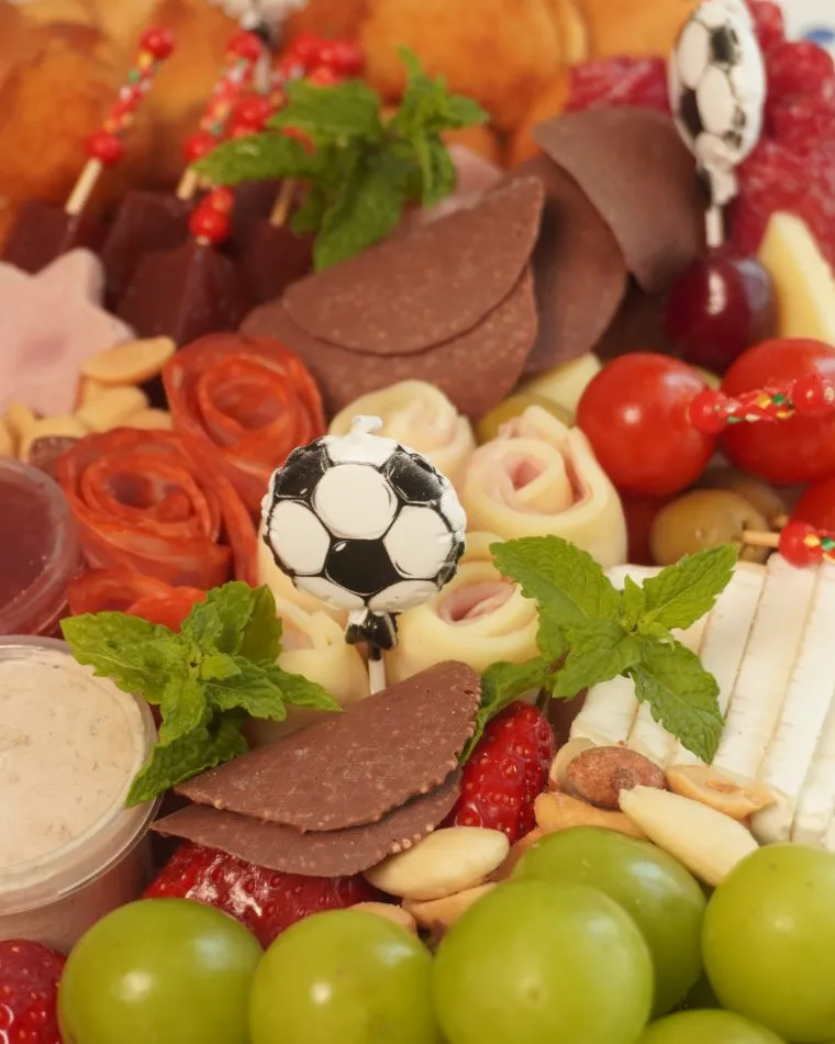Cesta com registo editorial, detalhe desportivo